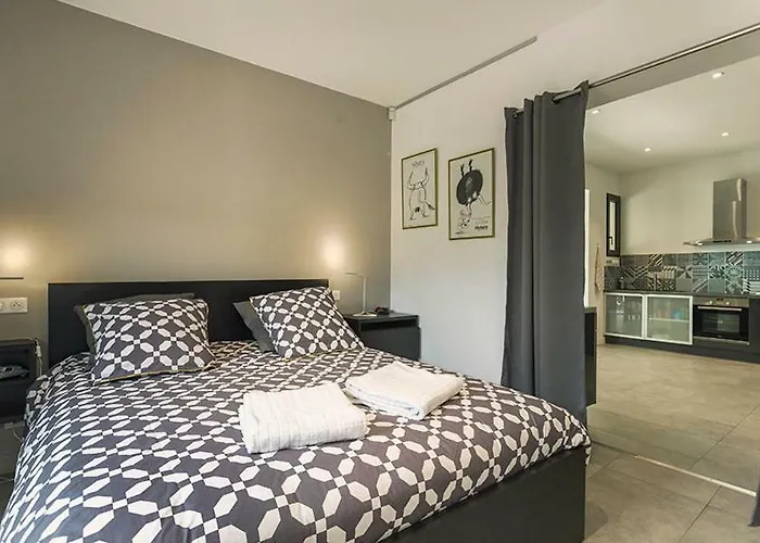 Les Aromatiques - Terrasse & Parking Prive A Les Avignon - Proche Golf Academy